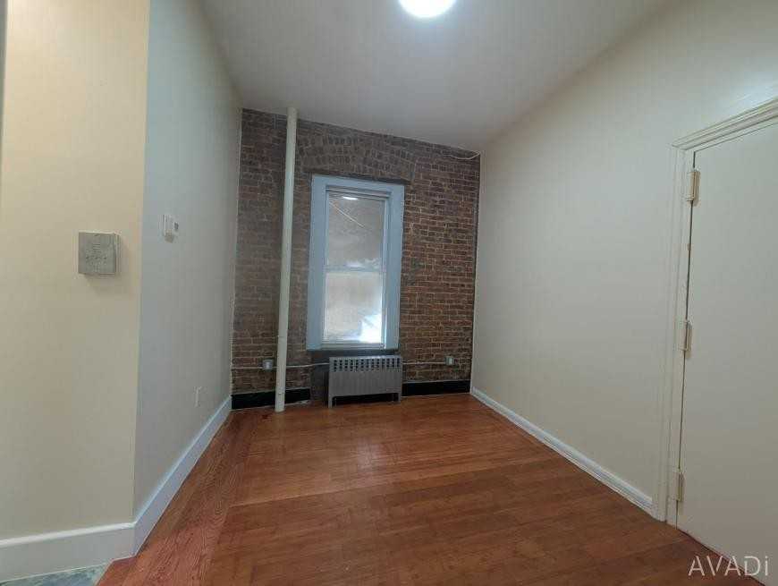 90 Howard Ave - Photo 3 of 7