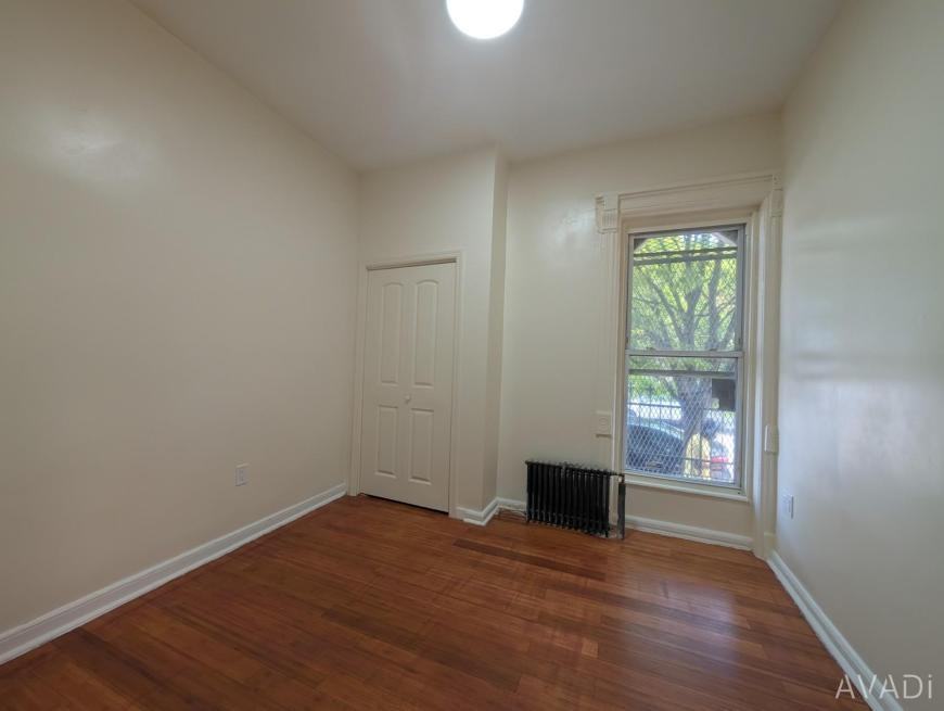 90 Howard Ave - Photo 4 of 7