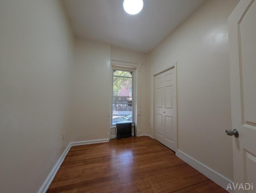 90 Howard Ave - Photo 5 of 7