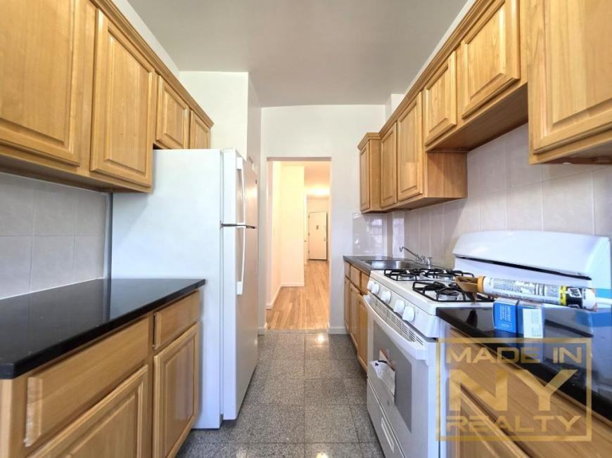 14444 Sanford Ave - Photo 2 of 10