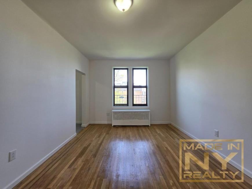 14444 Sanford Ave - Photo 4 of 10