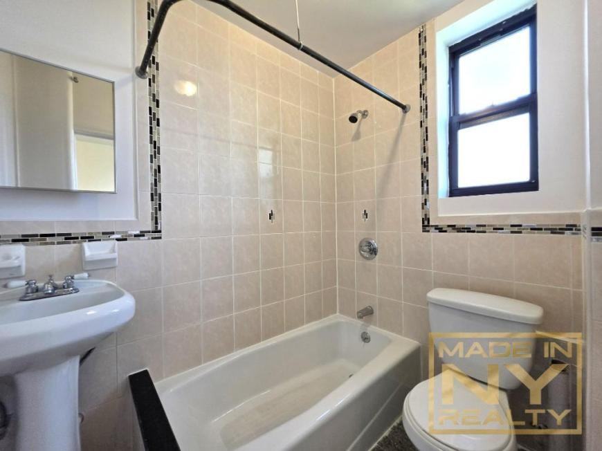 14444 Sanford Ave - Photo 6 of 10