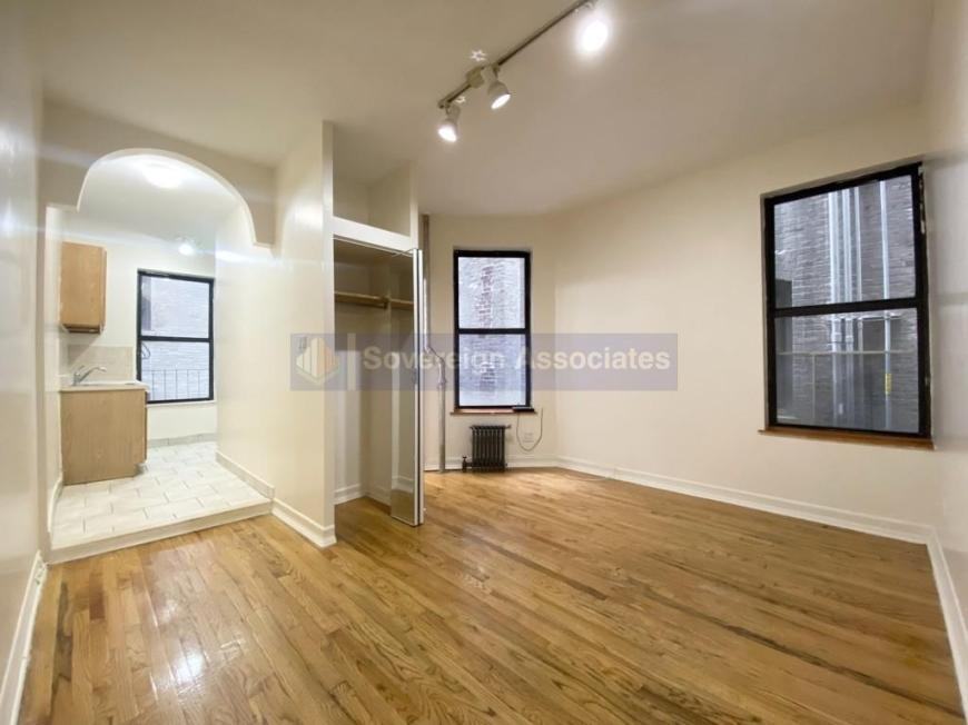 3135 Broadway