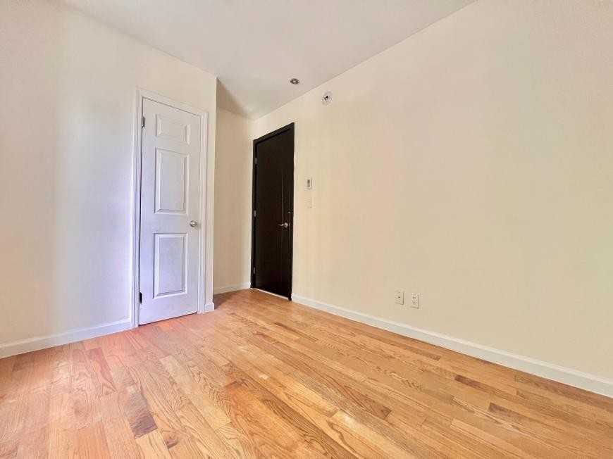 350 Manhattan Ave - Photo 6 of 10