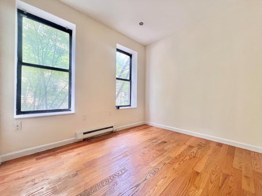 350 Manhattan Ave - Photo 7 of 10