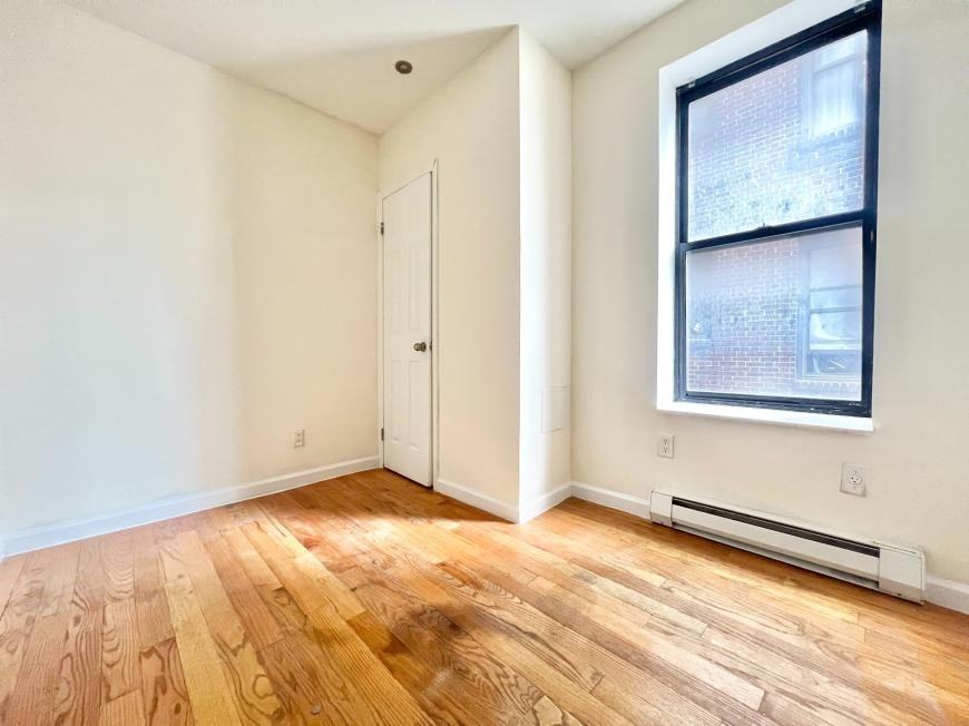 350 Manhattan Ave - Photo 2 of 10