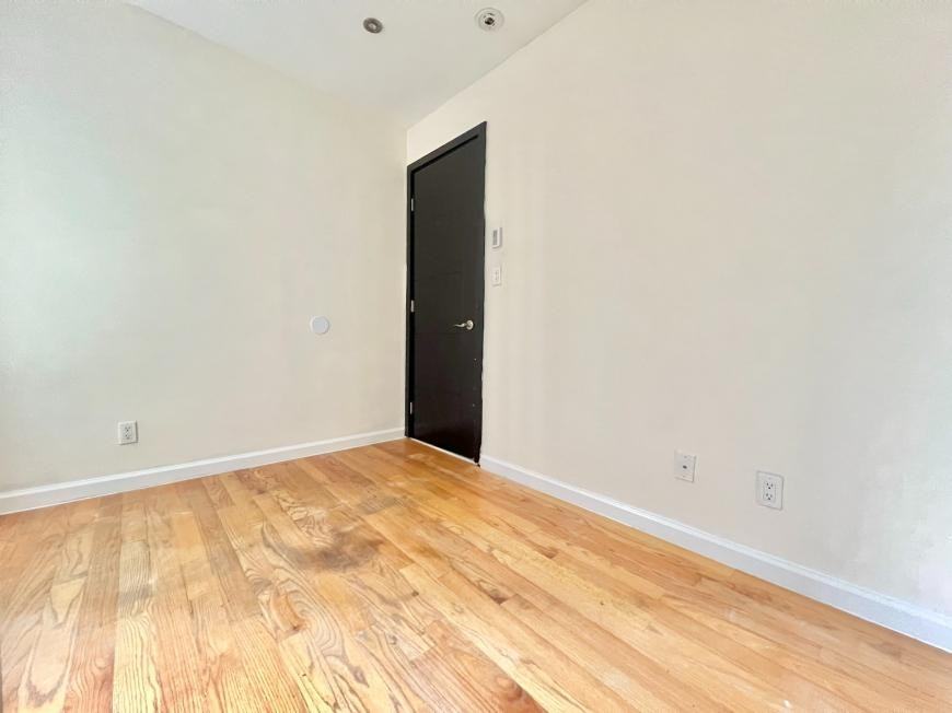 350 Manhattan Ave - Photo 3 of 10