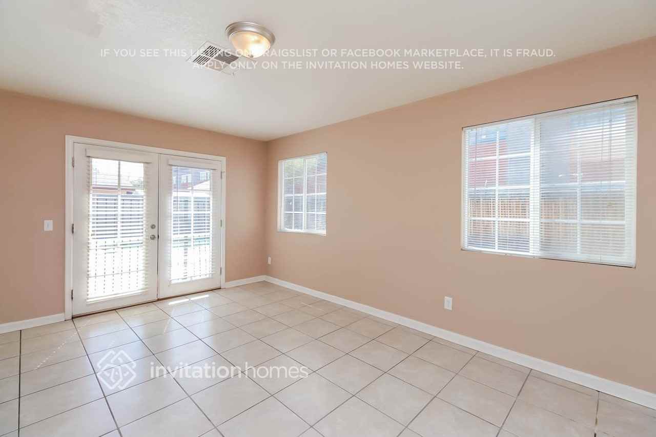 8925 W Meadowbrook Ave - Photo 3 of 21