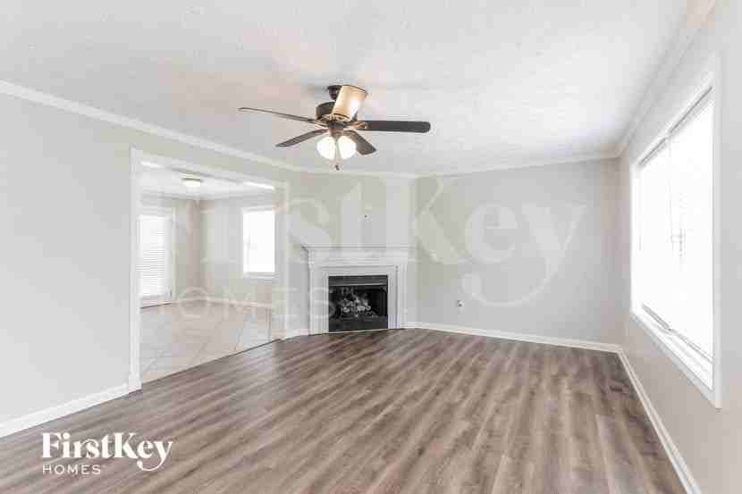 200 Heather Glen Ln - Photo 4 of 15