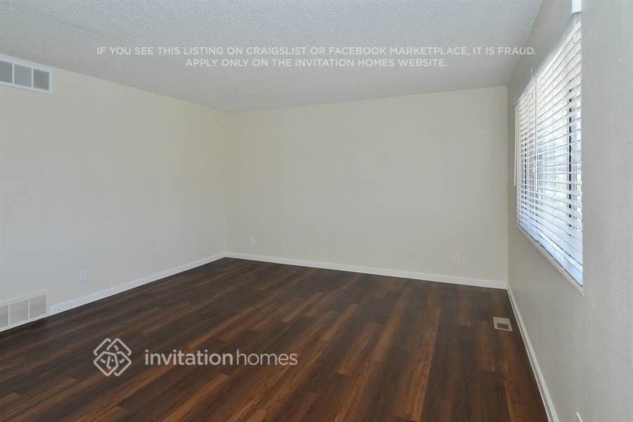 5524 Elkhart St - Photo 4 of 21