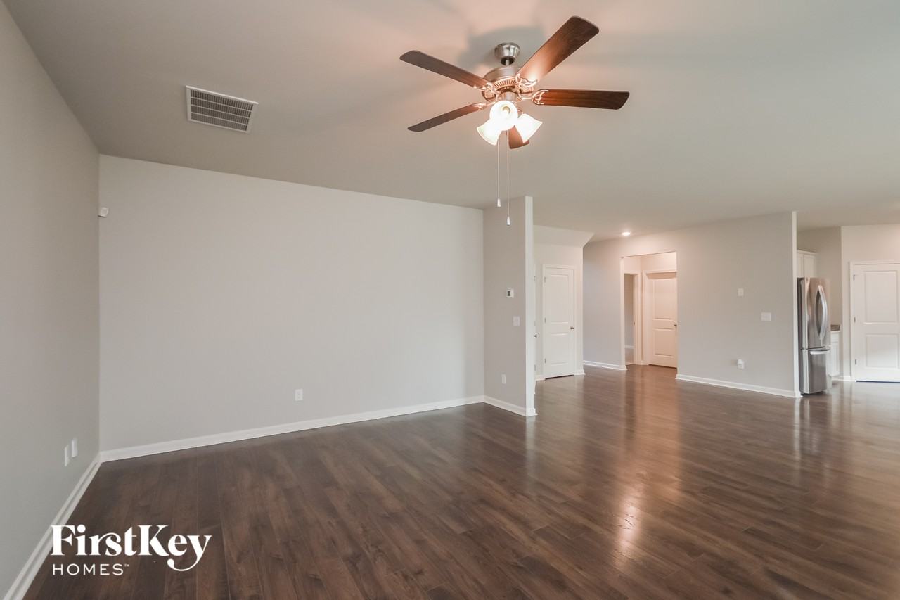 1226 Brookstone Cir - Photo 3 of 15