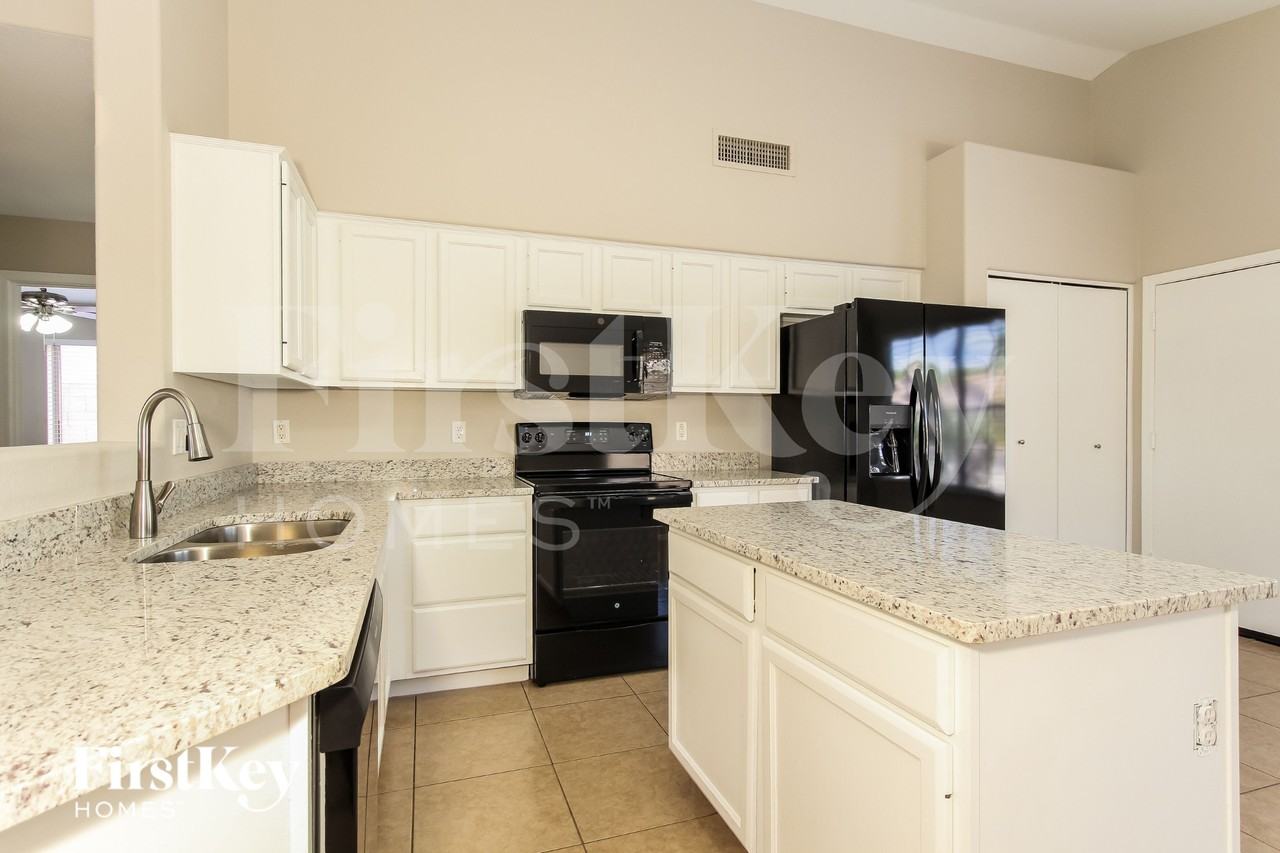7225 W Blackhawk Dr - Photo 5 of 16