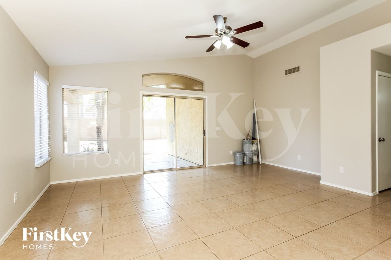 7225 W Blackhawk Dr - Photo 7 of 16