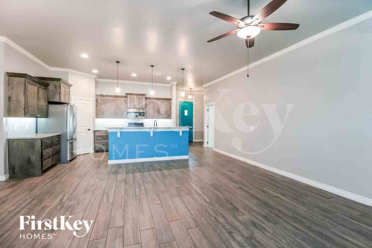8401 Nw 160th Ct - Photo 4 of 15
