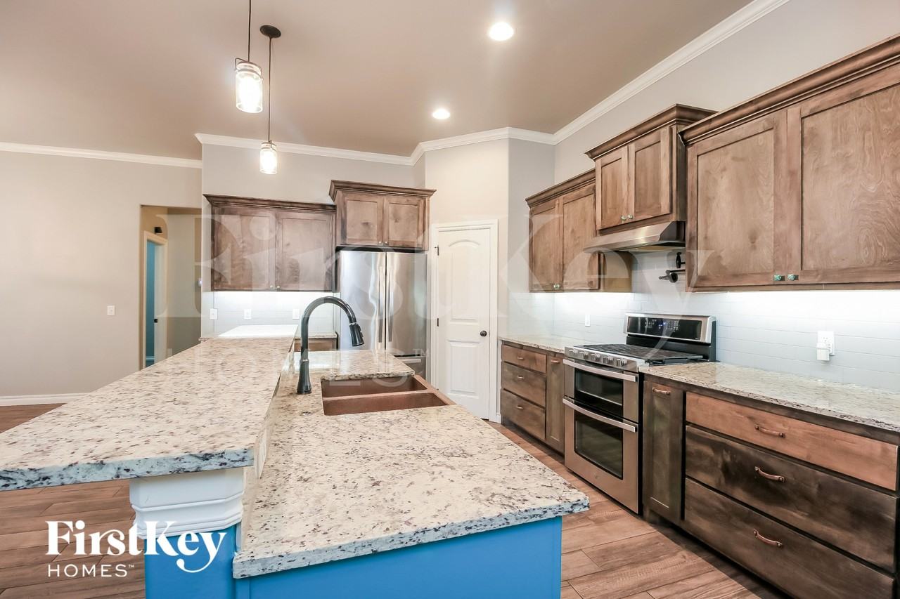 8401 Nw 160th Ct - Photo 5 of 15