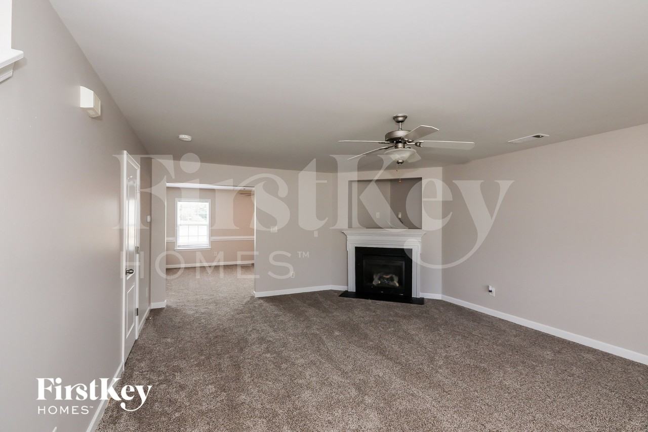 2922 Blueberry Dr - Photo 4 of 16