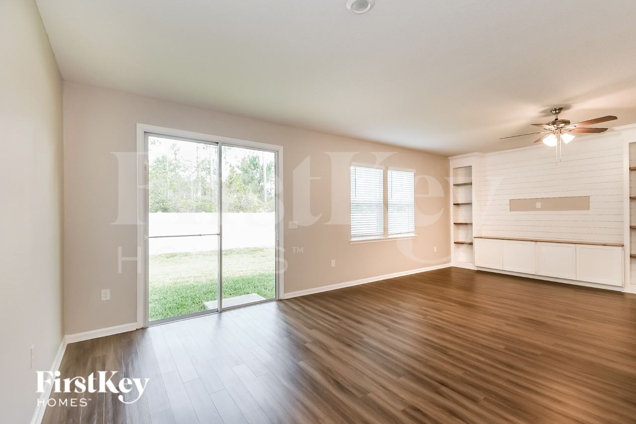 205 Orient Dr - Photo 4 of 15