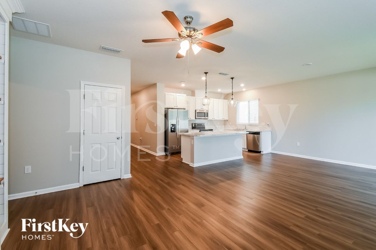 205 Orient Dr - Photo 5 of 15