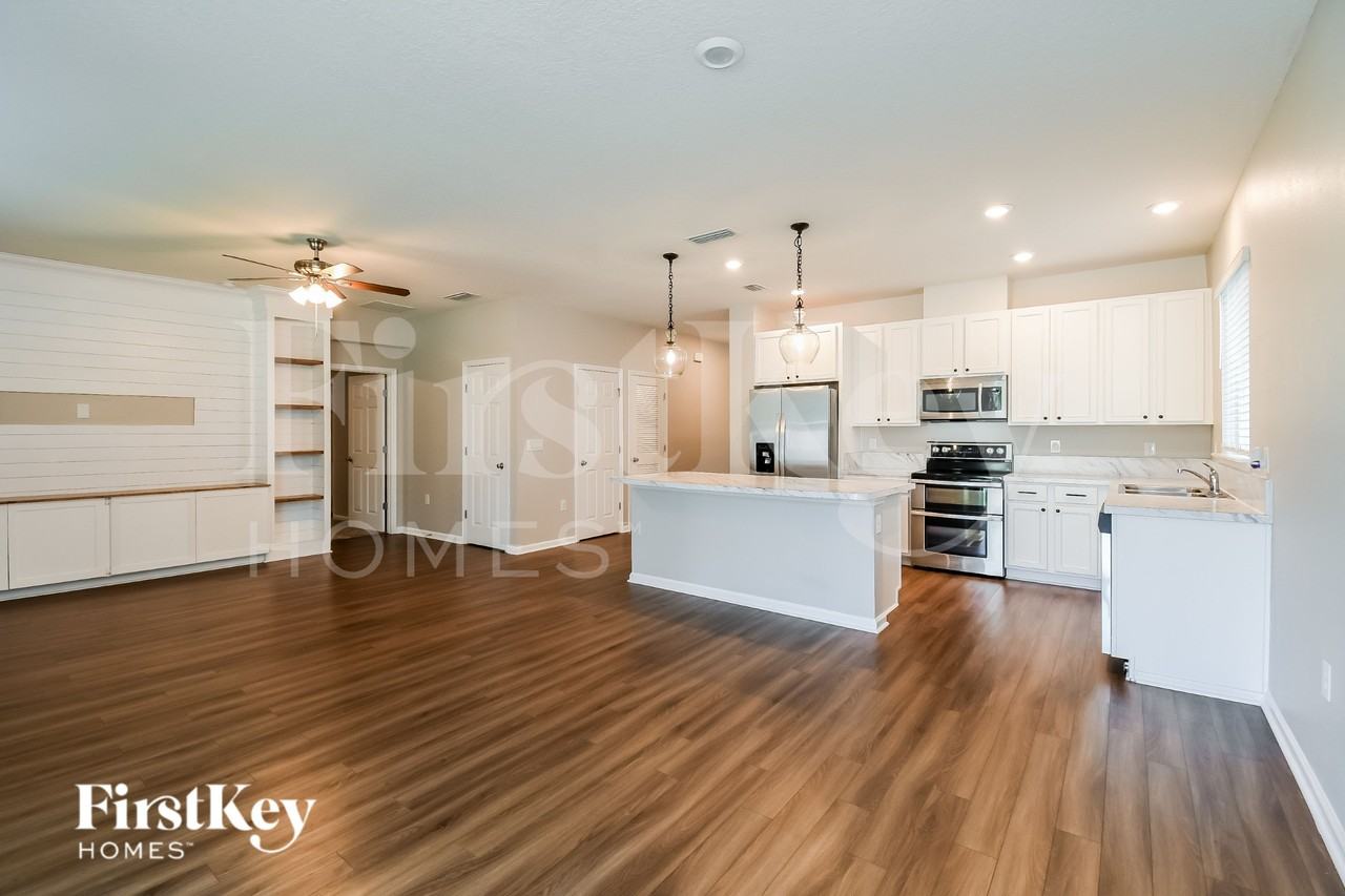 205 Orient Dr - Photo 6 of 15