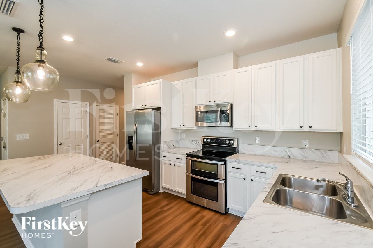 205 Orient Dr - Photo 7 of 15