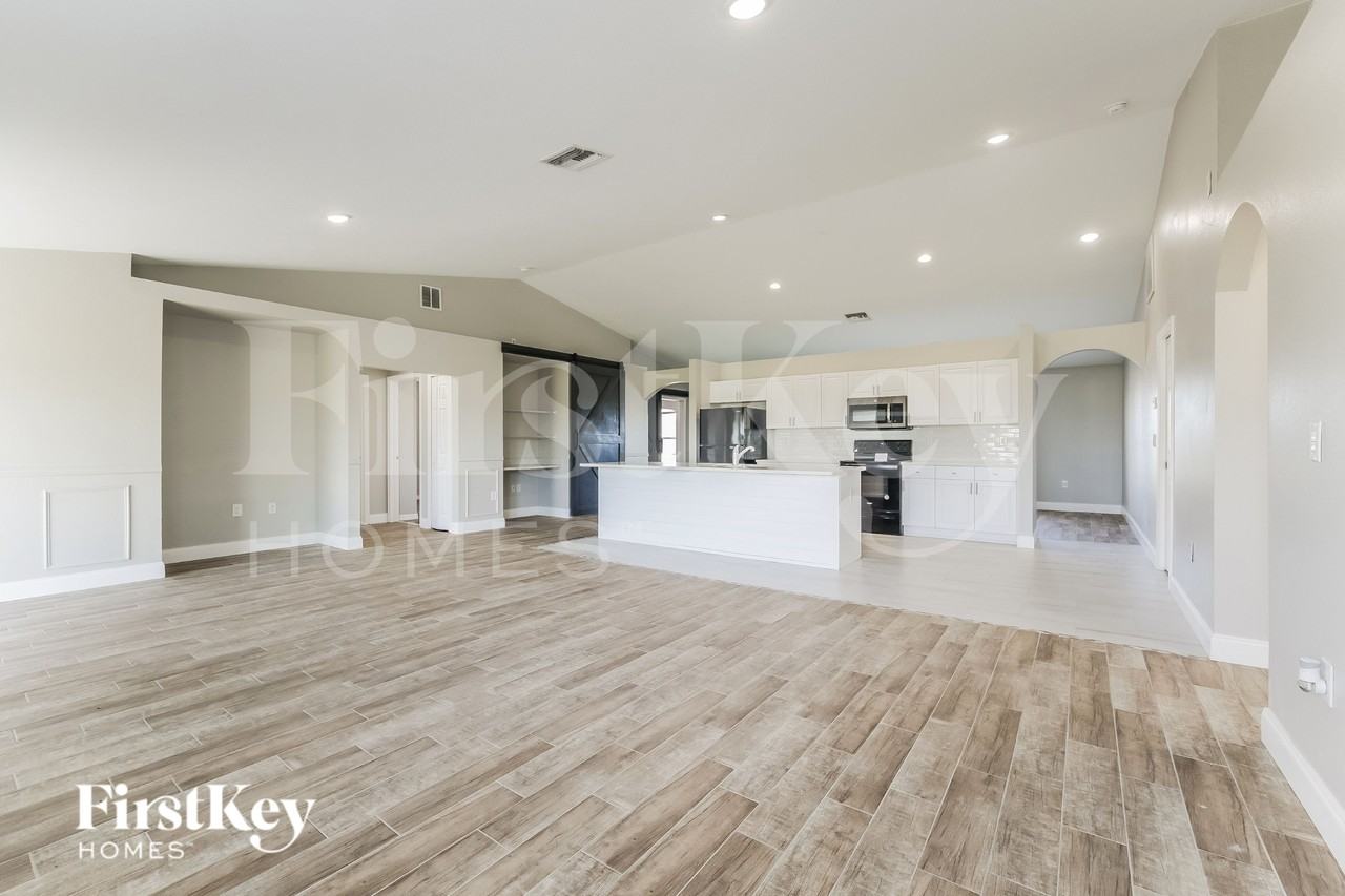 2519 Nw 7th St - Photo 5 of 19