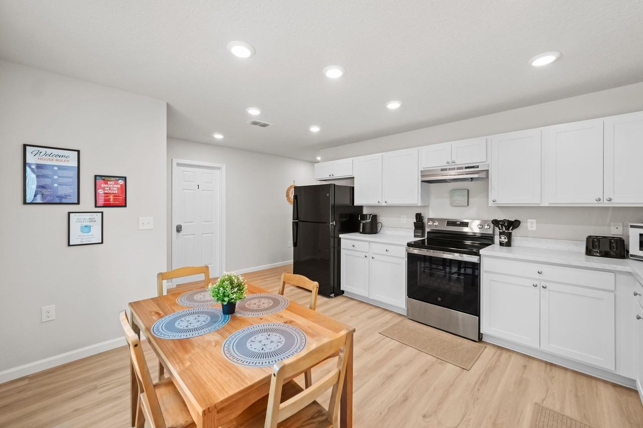 E 18th St - Photo 2 of 33
