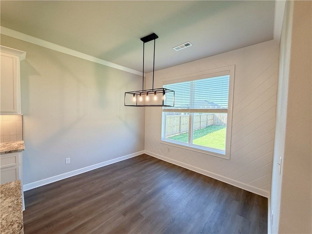 1808 Edwards St - Photo 4 of 15