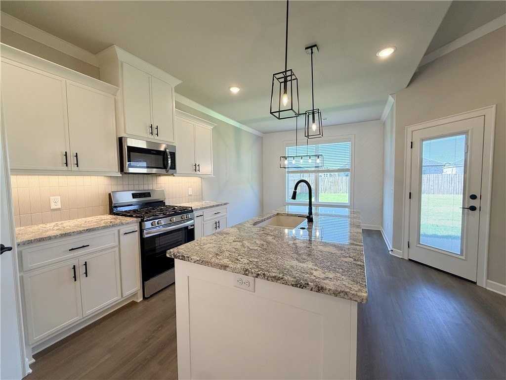 1808 Edwards St - Photo 6 of 15