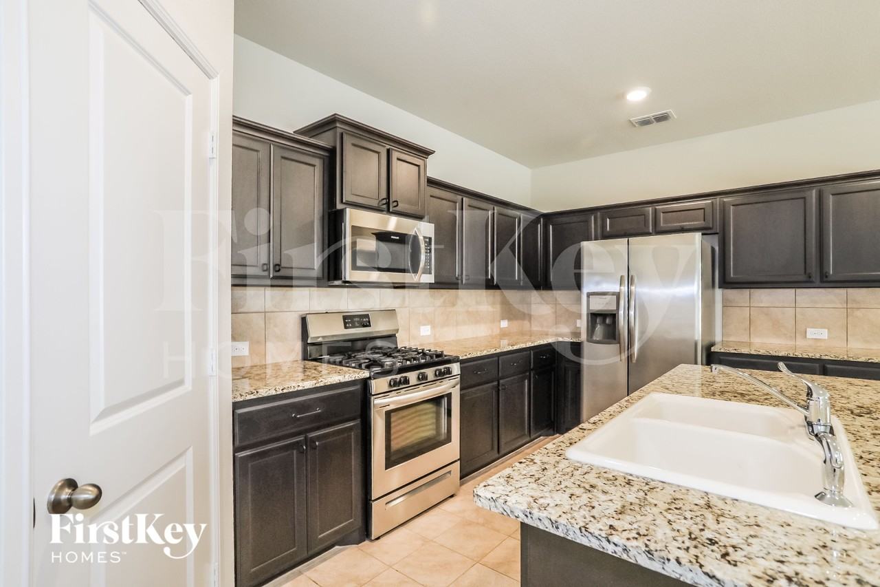 2205 Sadlers Creek Ln - Photo 4 of 16