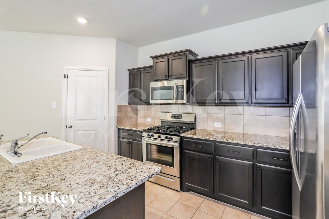 2205 Sadlers Creek Ln - Photo 5 of 16