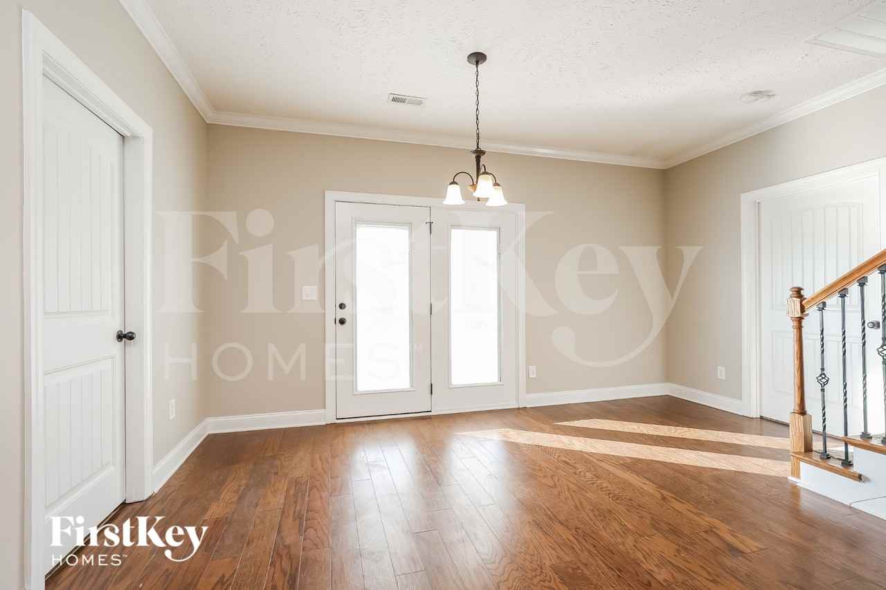 1032 Henry Place Blvd - Photo 5 of 15