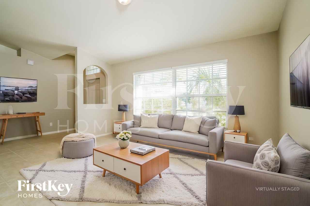 1828 Sw 3rd Pl - Photo 4 of 19