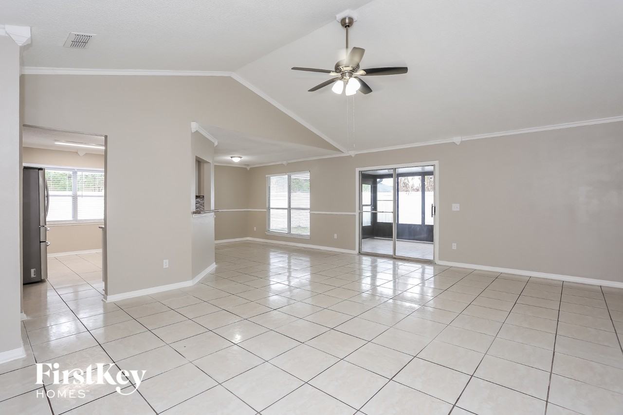 2343 Mindanao Dr - Photo 4 of 13
