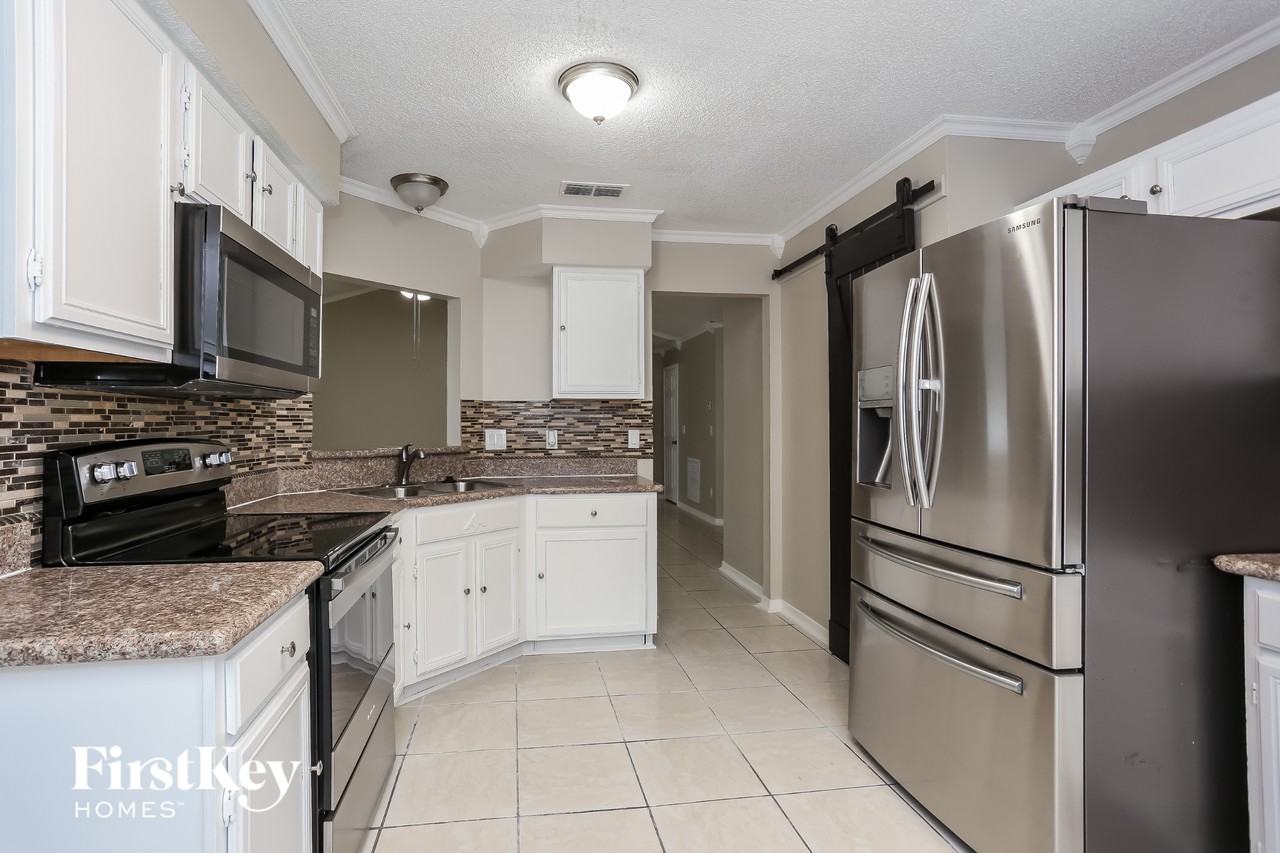 2343 Mindanao Dr - Photo 6 of 13