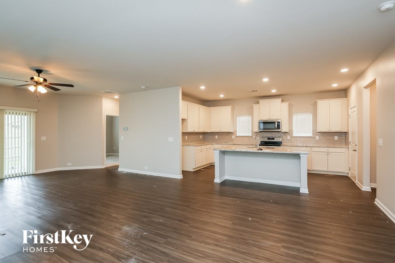 2476 Morgan Spring Ln - Photo 2 of 15