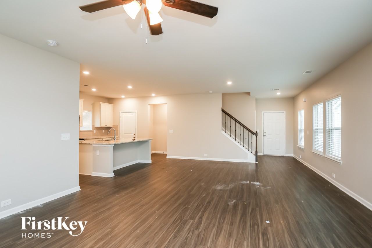 2476 Morgan Spring Ln - Photo 3 of 15