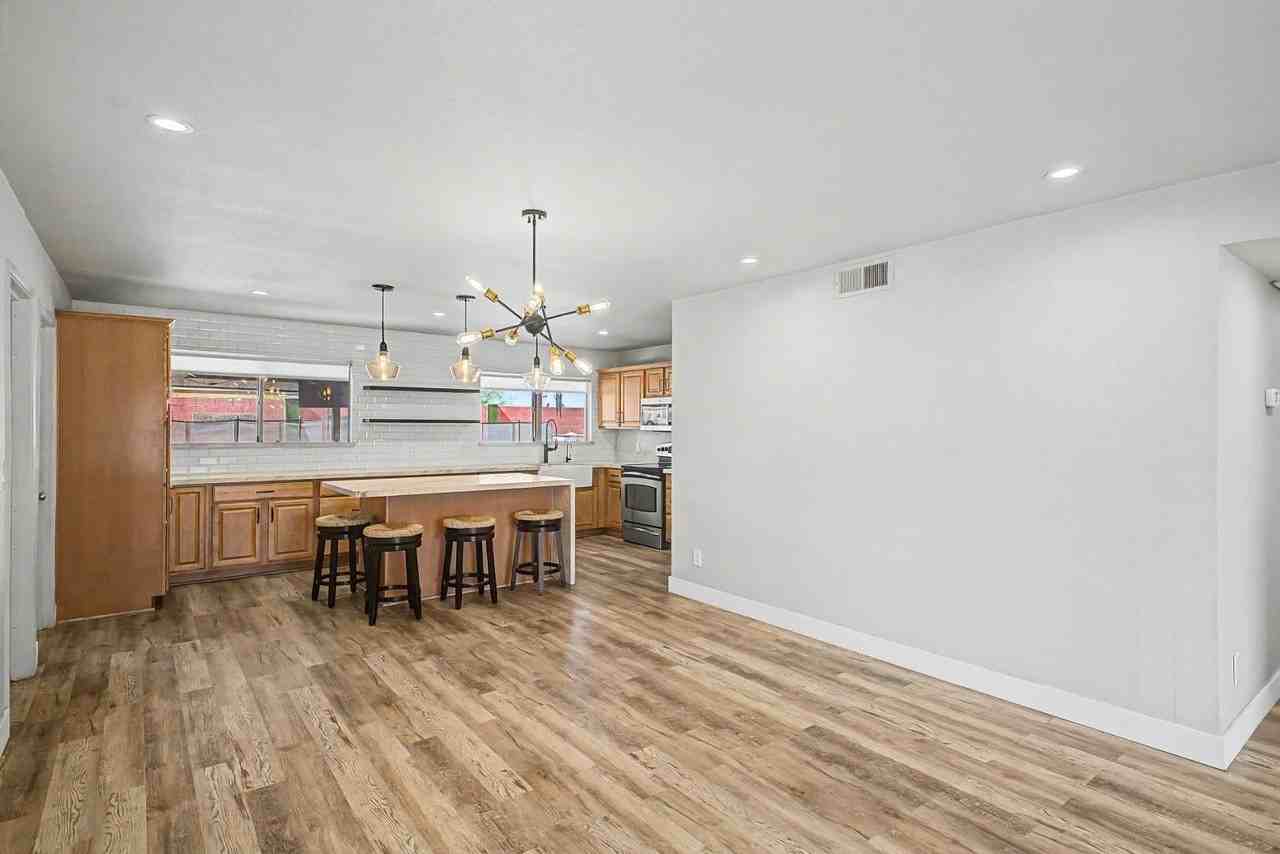 4048 E Dahlia Dr - Photo 4 of 32
