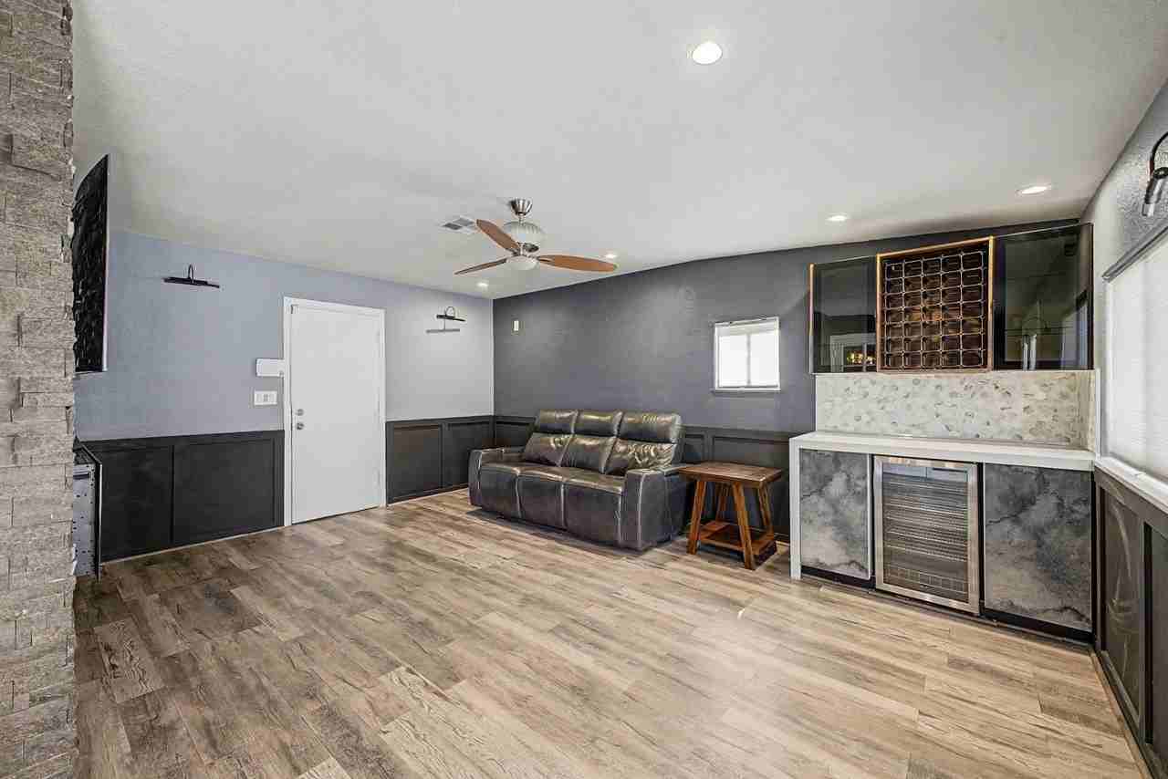 4048 E Dahlia Dr - Photo 7 of 32