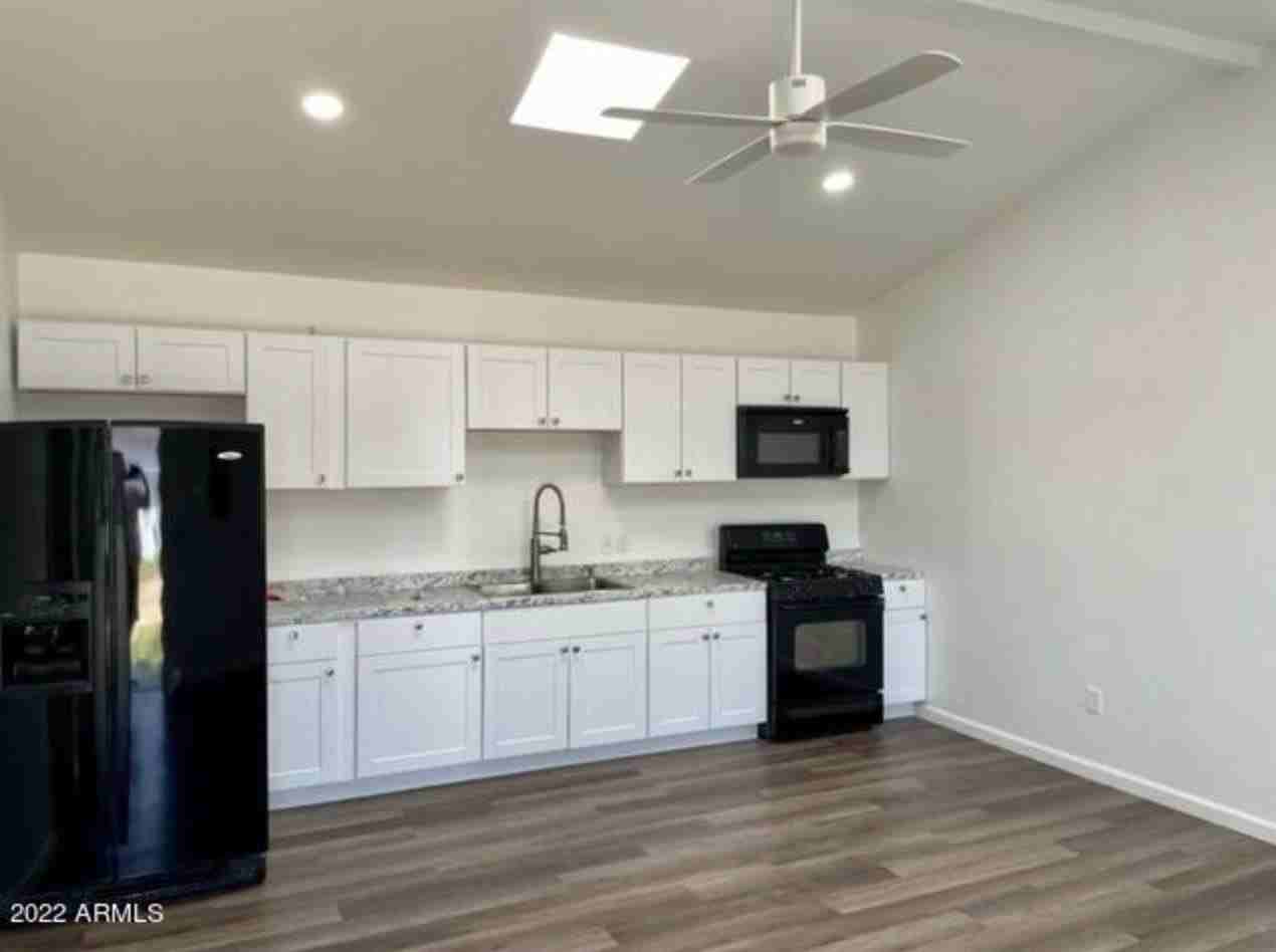 706 S 1st St - Photo 3 of 6