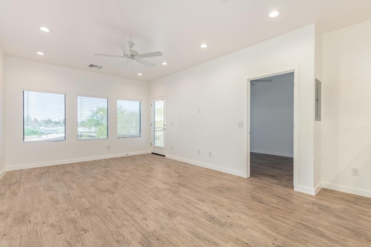 2063 E Lemon St #3004 - Photo 3 of 25