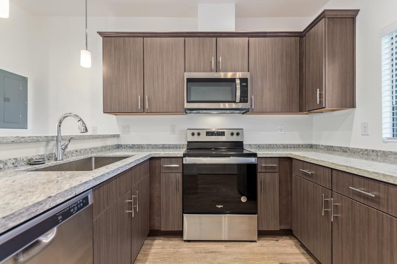 2063 E Lemon St #3004 - Photo 7 of 25