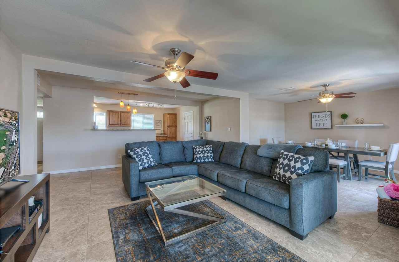 8031 E Oak St - Photo 4 of 33