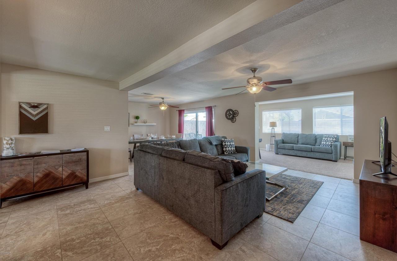 8031 E Oak St - Photo 5 of 33