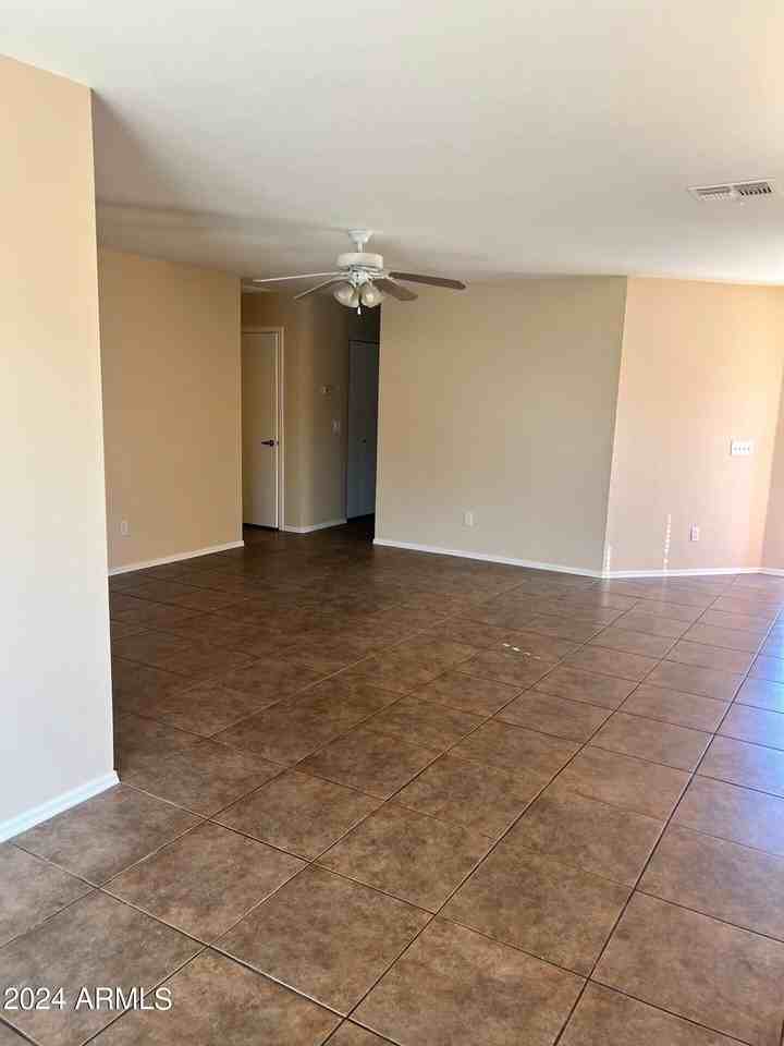 1006 S Slater Cir - Photo 3 of 14