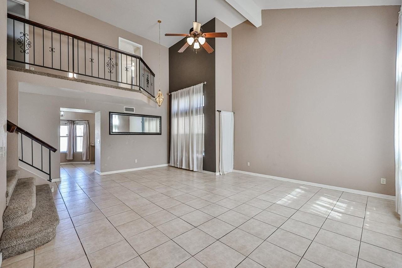 3236 E Hiddenview Dr - Photo 4 of 35