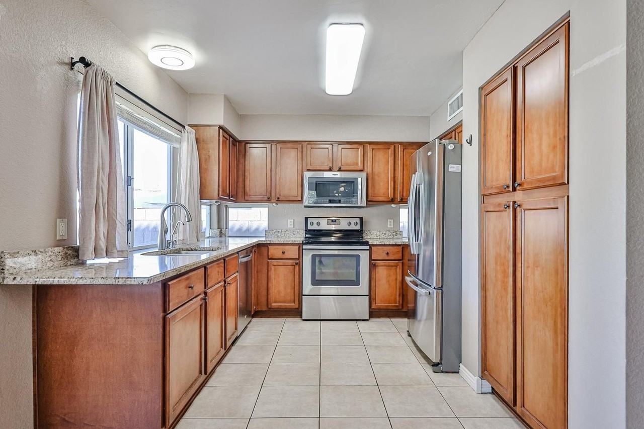 3236 E Hiddenview Dr - Photo 6 of 35