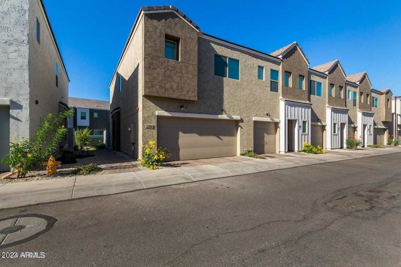 2268 W Laurie Ln