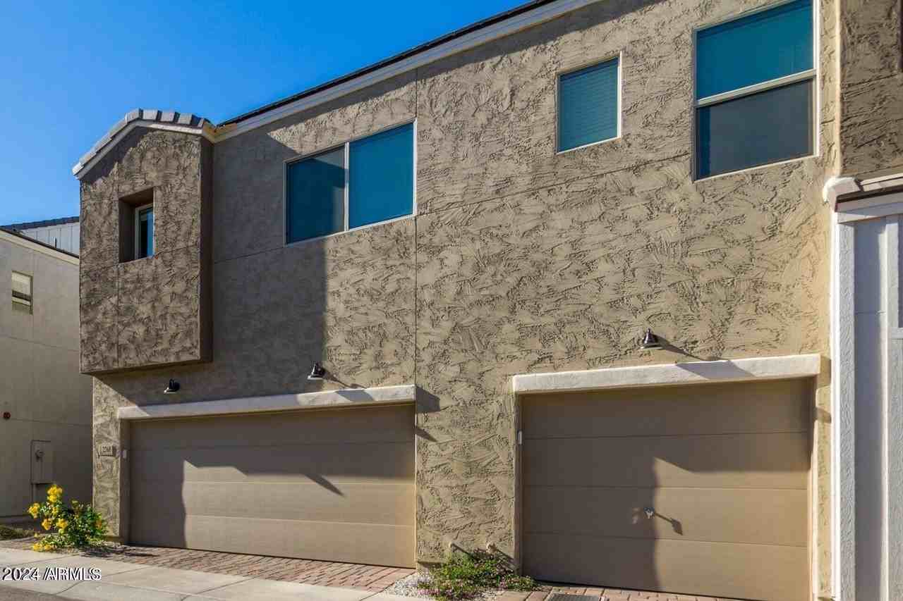 2268 W Laurie Ln - Photo 3 of 38