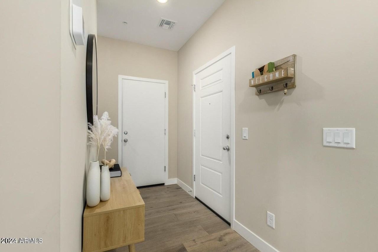 2268 W Laurie Ln - Photo 5 of 38