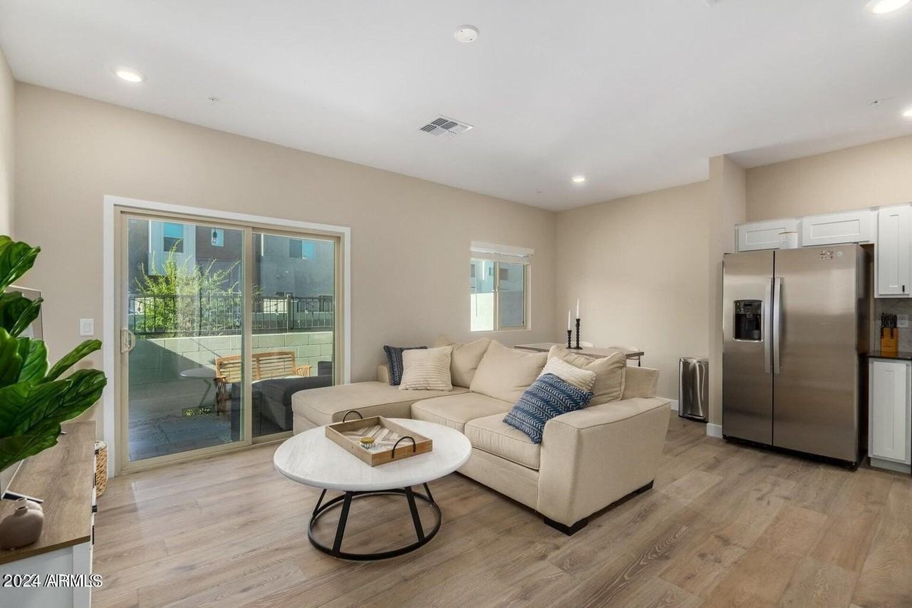 2268 W Laurie Ln - Photo 6 of 38